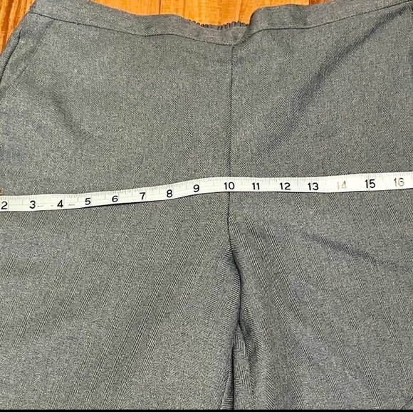 Women’s Capris Dress Slacks By Alfred Dunner. Size 12P - Picture 8 of 11